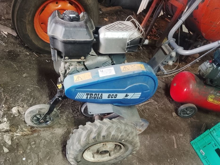 Motocultivador em bom estado