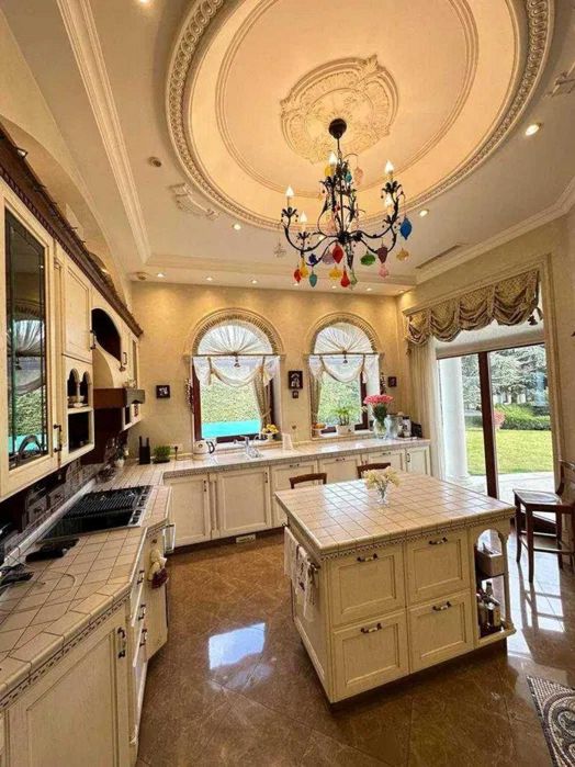 Розкішна італійська вілла біля моря • Басейн, лазня, гараж,21 сотка