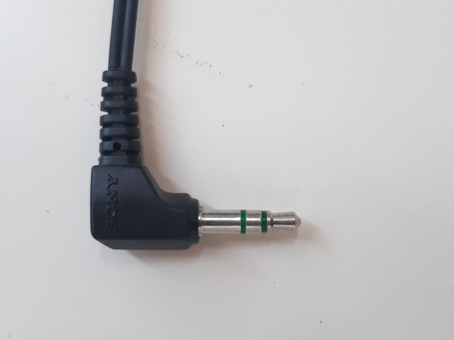 Sony SRS-18 Speakers (powered com 2 pilhas AA)