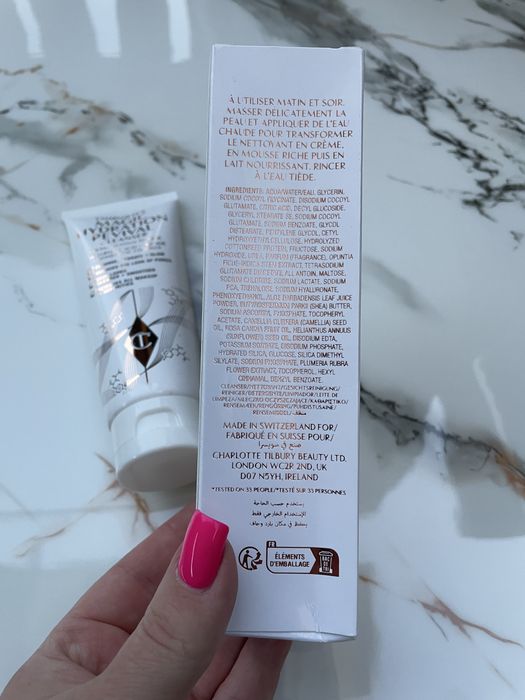 Очищувальний засіб для вмивання Charlotte Tilbury Magic Hydration Revival Cleanser