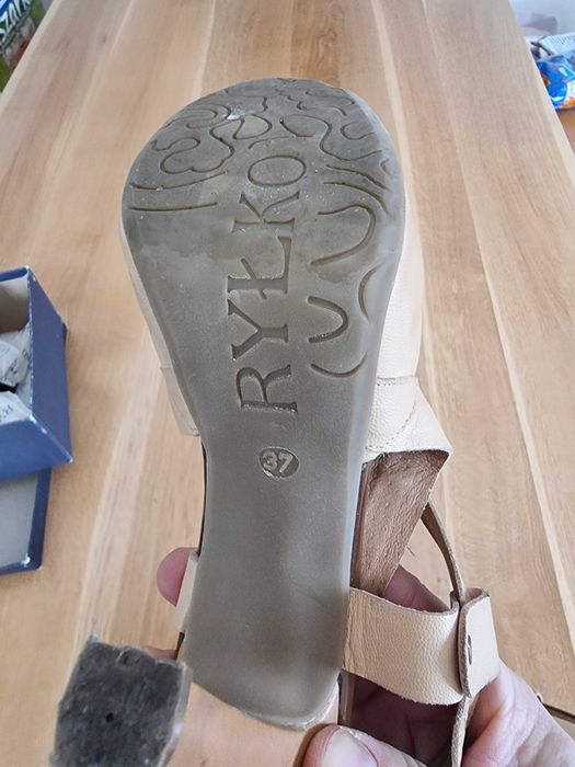 Czółenka,szpilki Ryłko 37