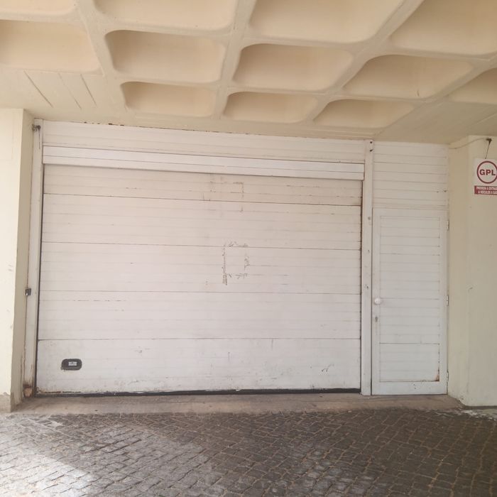 Aluguer garagem Praia da Rocha