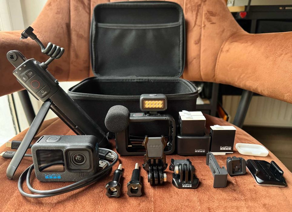 GO PRO hero 12 z zestawem baterii i mikrofonem i lampą