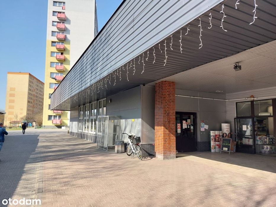 Boks handlowy na wynajem w centrum Miechowic.