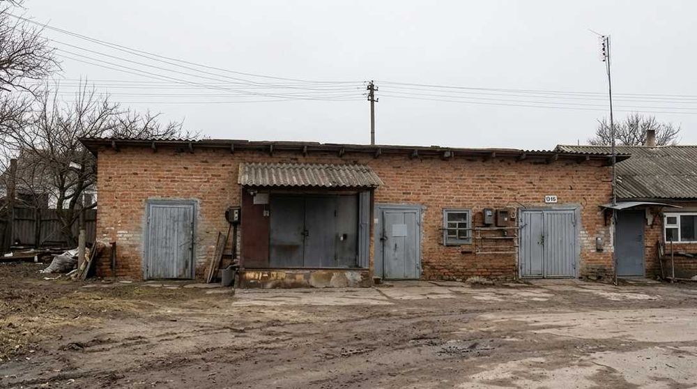 Універсальний комплекс нерухомості  у самому центрі Варви