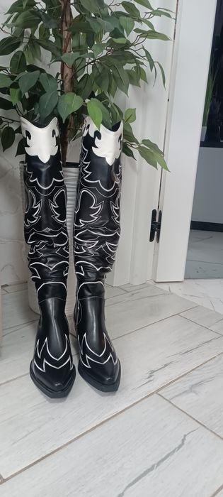 Продам шикарные сапоги козаки