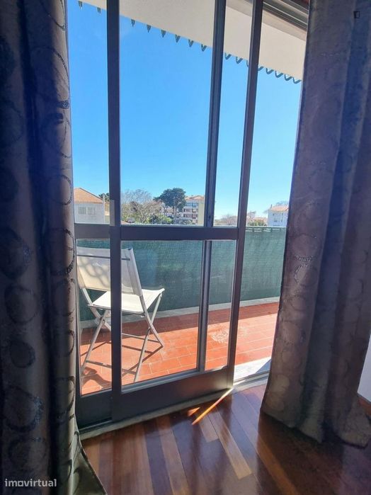 Quarto - localizado em Carcavelos Lisbon