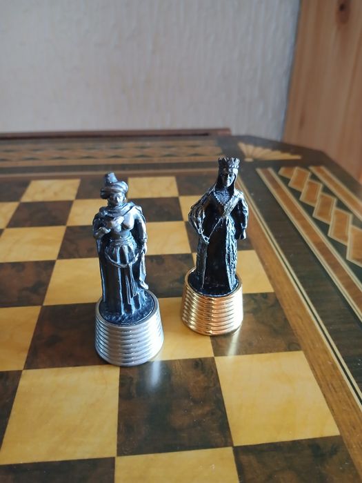 Mesa de xadrez com gavetas