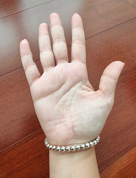 Pulseira cinzenta/ prateada fina