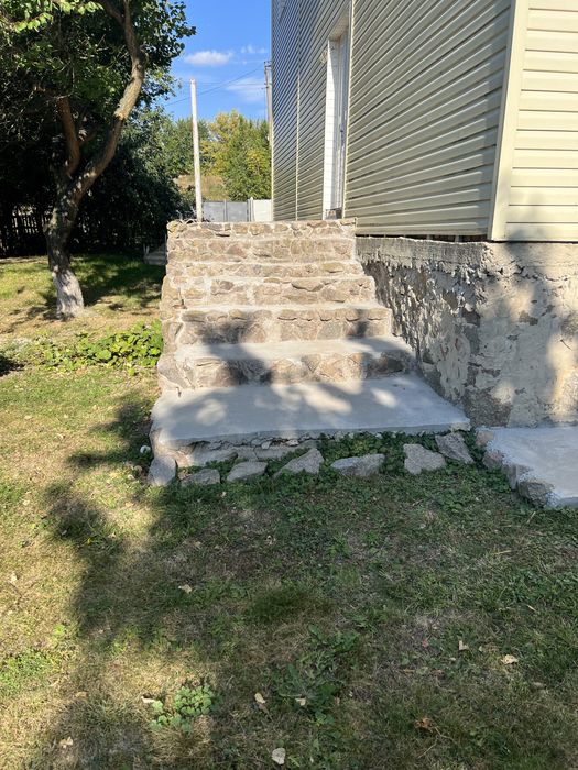 Продажа двоповерхового дуплекса - пів будинку - на Росі