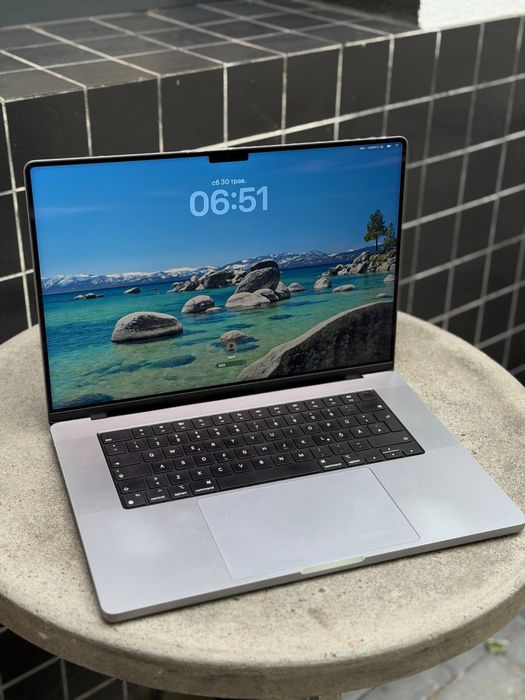 Macbook Pro M1 MAX 32GB RAM 1TB SSD