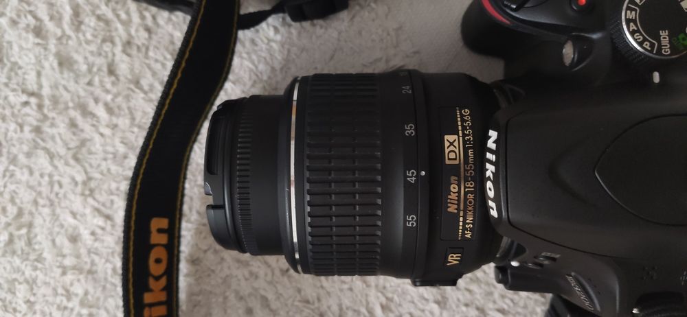 Nikon DLSR D3200 + mala Lowepro