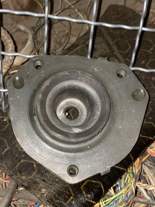 Опора передньоі  стійки Заз