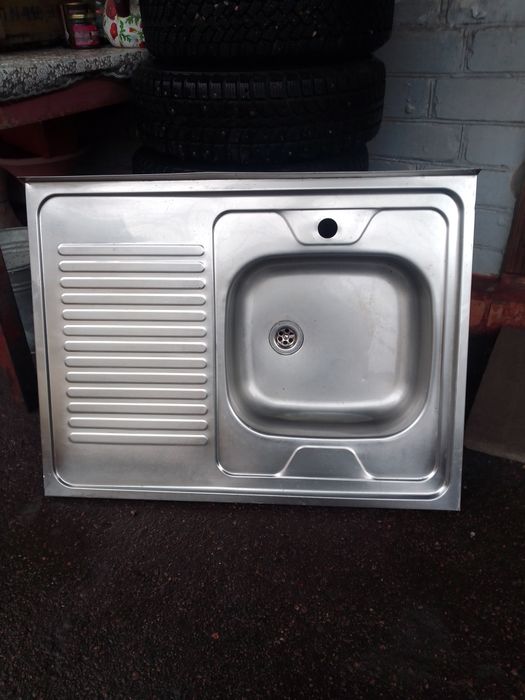 Продам кухонную мойку.