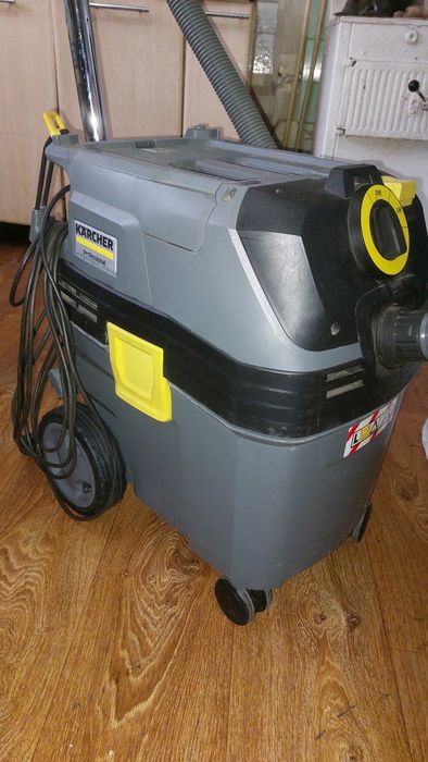 Ппрофесійний пилосмокт керхер nt30/1 ap l