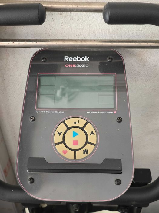 Elíptica Reebok ONE GX50 – Para Peças ou Reparação (Desmontada)