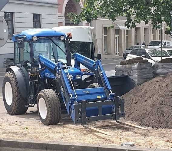 New Holland TN85FA