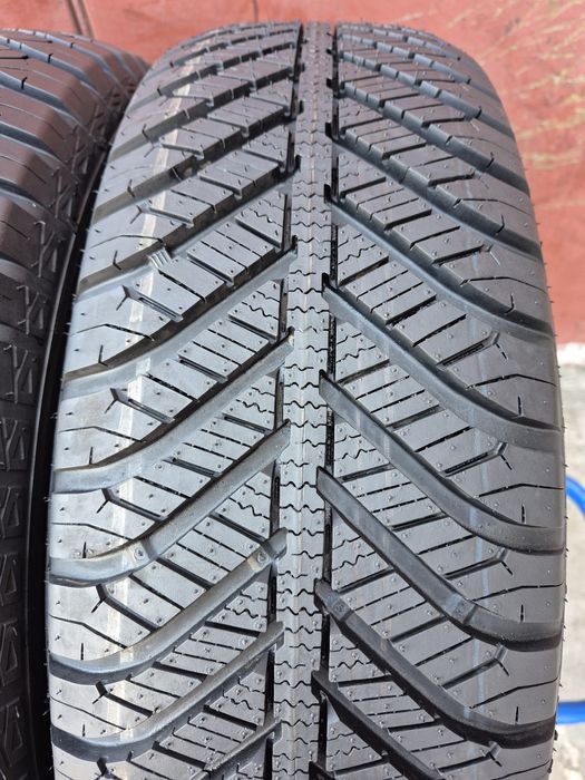 215/60/17 R17 GoodYear Vector4Seasons 4шт ціна за 1шт шини