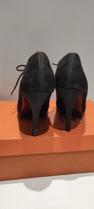 Sznurowane brązowe botki na szpilce jesień