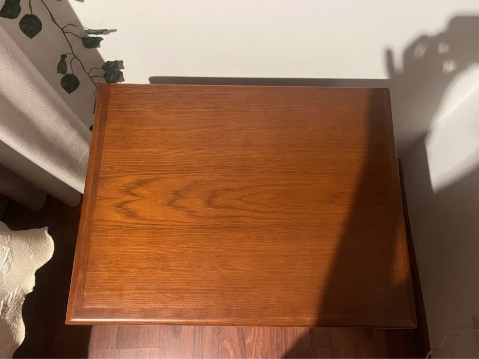 Conjunto de Quarto em Madeira: Cama [Casal] + Mesinha de Cabeceira