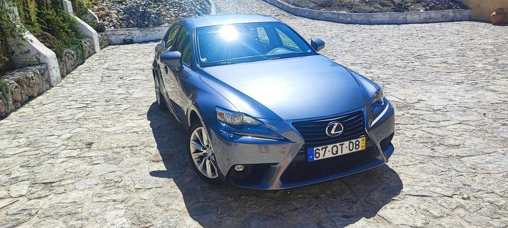 LEXUS IS300H executivo