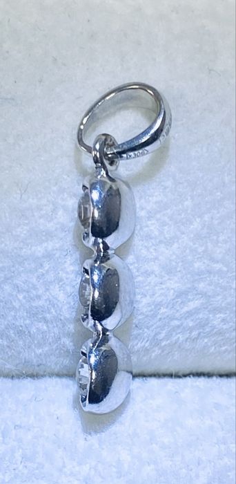 Золотой кулон подвеска с натуральными бриллиантами.