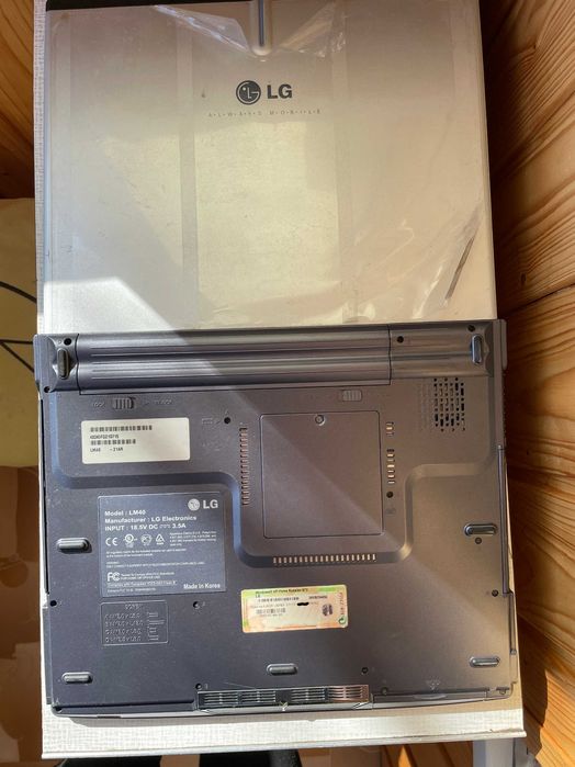 LG LM40 ноутбук працюючий