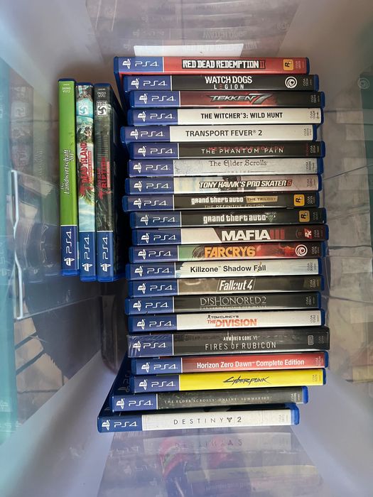 PS4 + 3 pady + 24 gry (w tym RDR2, GTA V, Cyberpunk)