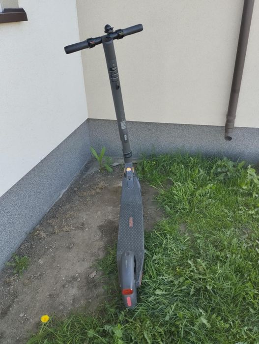 Hulajnoga elektryczna Ninebot KickScooter E25E