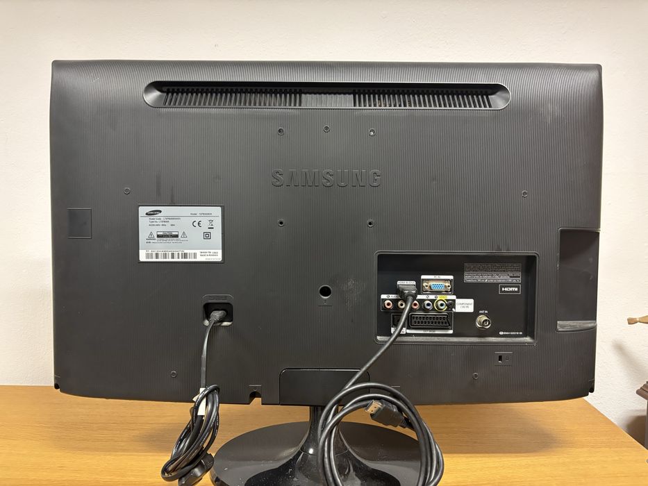 Monitor/TV de 27” com comando Samsung