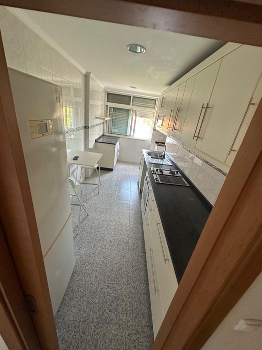 Quarto disponivel mobiliado no centro da Moita p casal c filho ou familiares