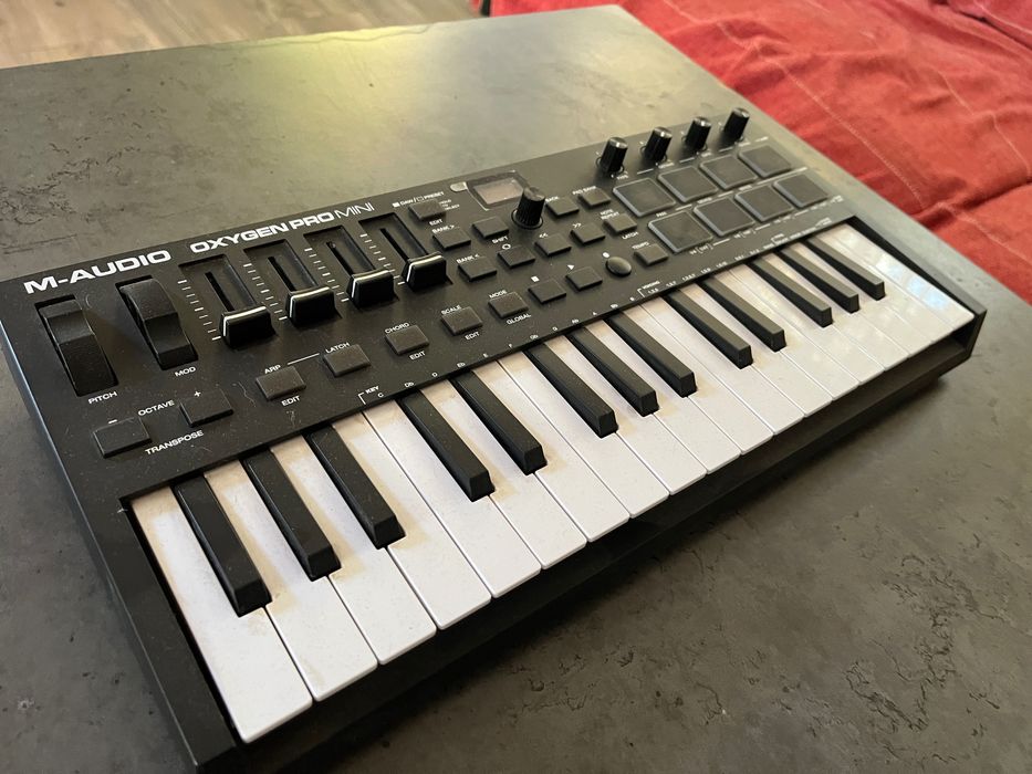 Oxygen Pro Mini Midi Keyboard