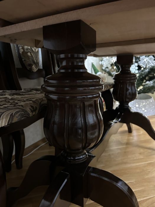 Стіл для гостей стіл у вітальню