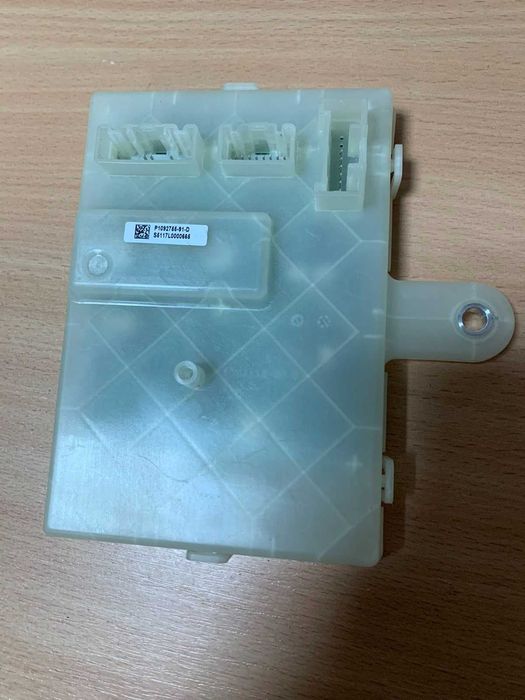 Електронний блок керування порту заряджання Tesla Model 3