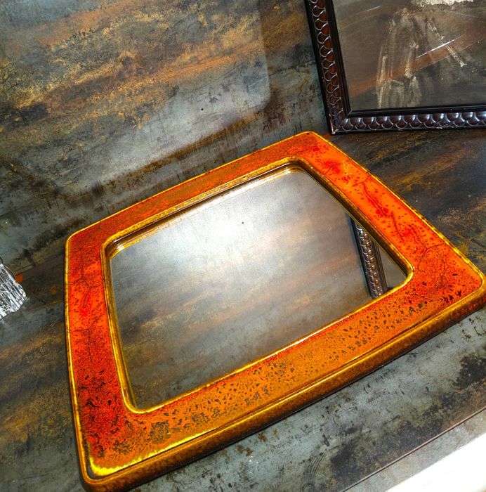 Lustro, lata 60, ceramika szkliwiona 42 x 42 cm