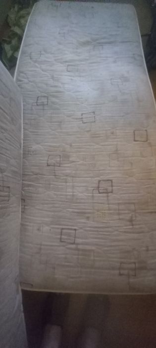 Двоярусне букове добротне ліжко з матрацами