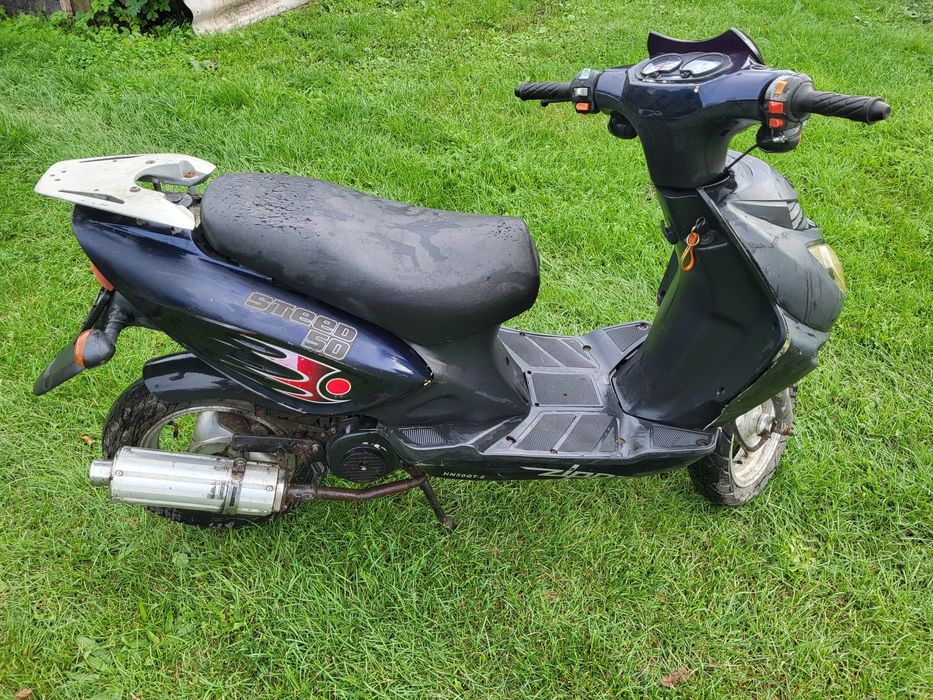 Продам скутер на запчастини ціляком