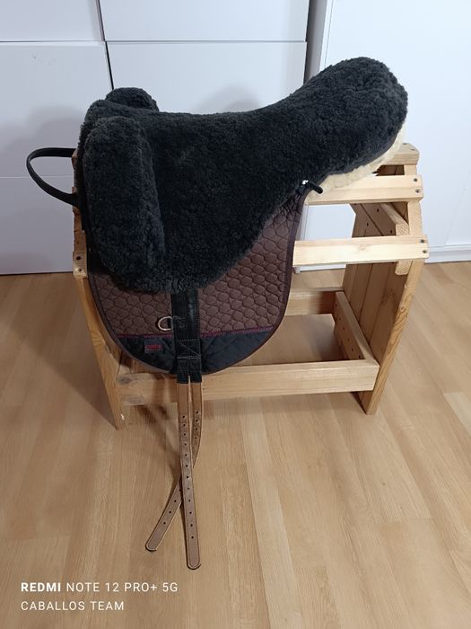 Pad do jazdy na oklep futro medyczne Christ