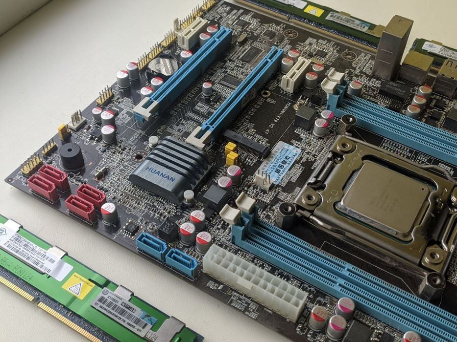 Б.у. комплект материнская плата Huanan X79+Xeon E5-1650 v2+32 gb ddr3