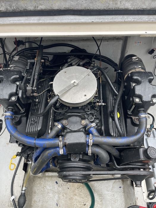 Lodz motorowa kabinowa 4.3 mercrusier z przyczepa