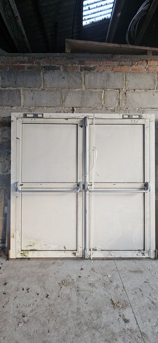Drzwi brama aluminiowe dwuskrzydlowe 210x210 cm