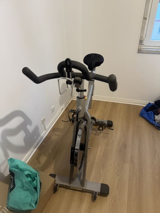 Bicicleta estatica profissional458550783341373441