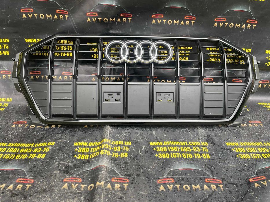 Решітка радіатора AUDI Q3 83A 2019- 83A853651E присутні подряпини в наявності