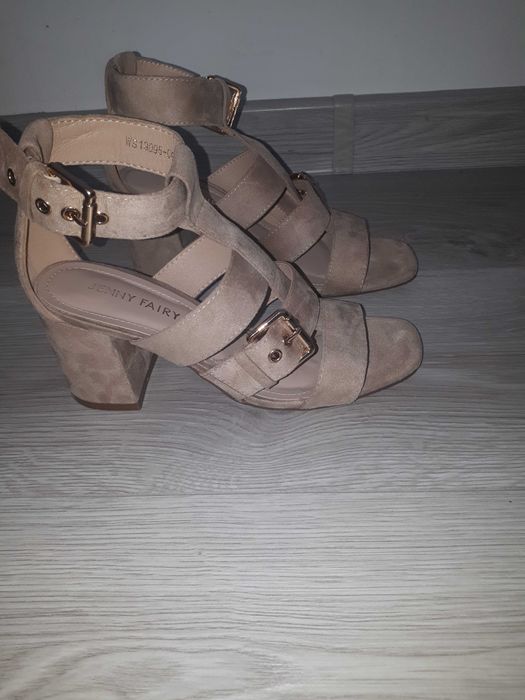 Sandałki botki na obcasie