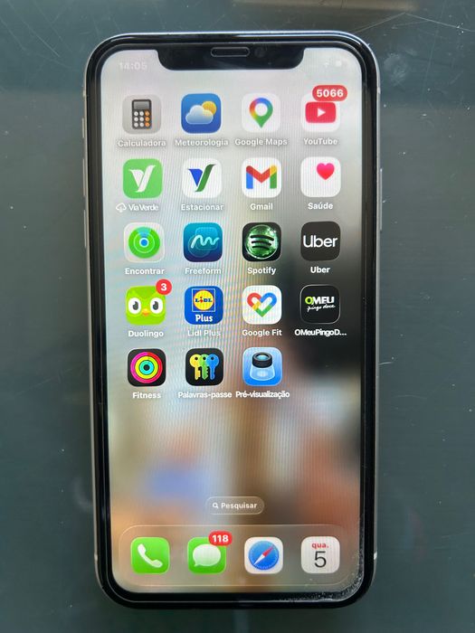 iPhone 11, prateado 64GB com caixa original e carregador fast charging