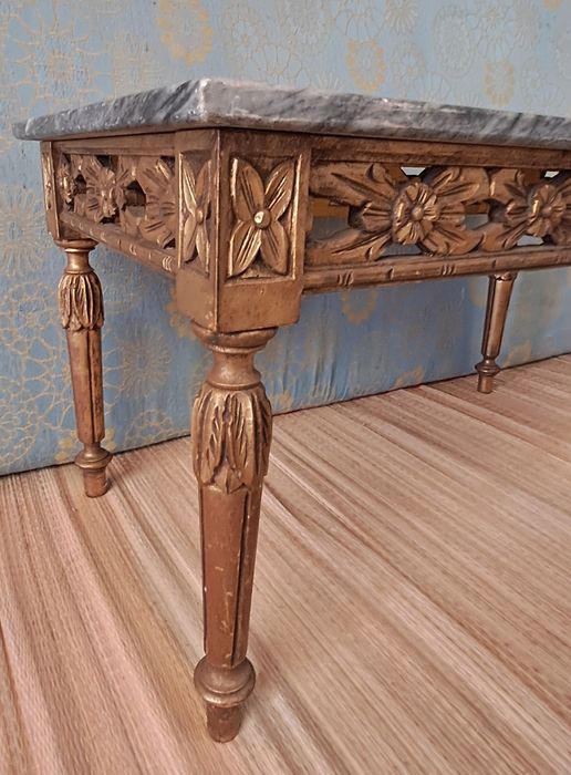 Mesa de centro com tampo em mármore 84x44x44cm