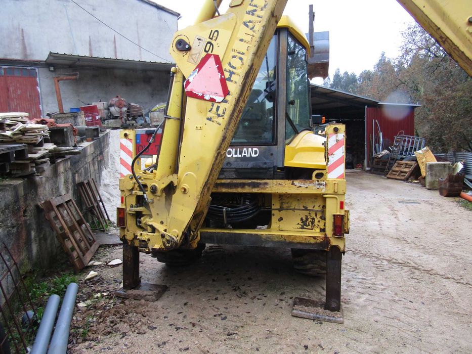 Retroescavadora - NEW HOLLAND LB95