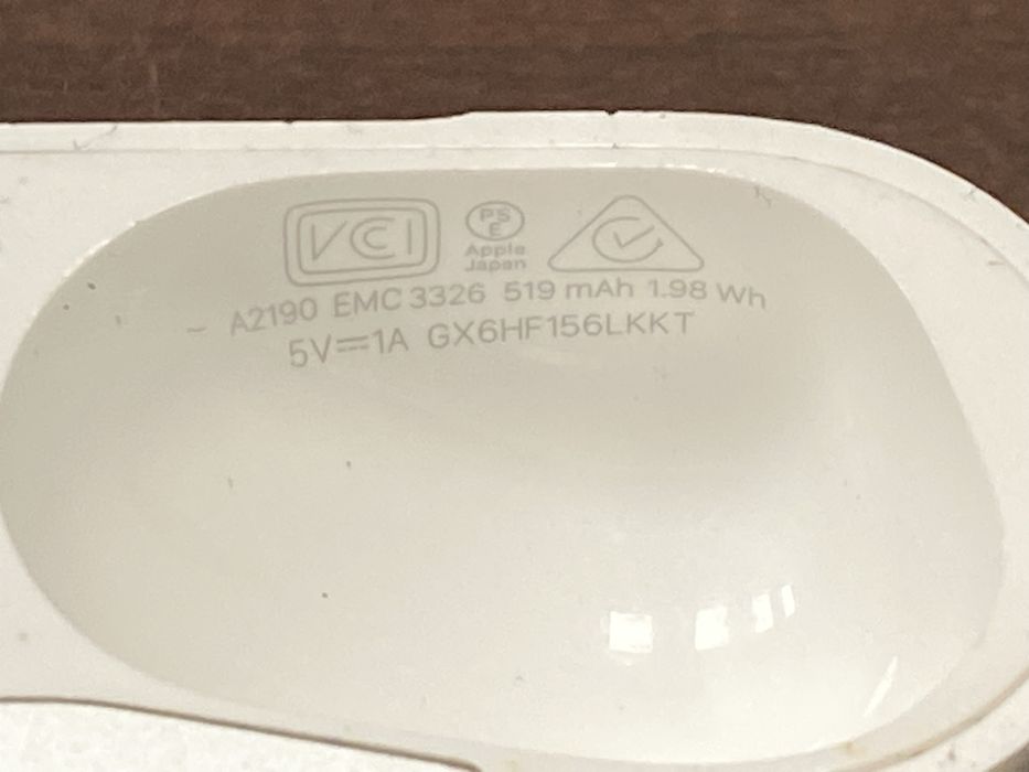 Продам оригинальный кейс Apple AirPods Pro 1-го  A2190