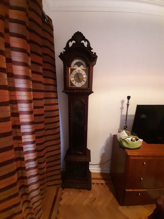 Relógio de pé alto