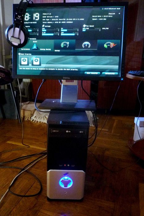 системный блок Core-i5 (4 ядра) SSD есть. для быстрой работы.